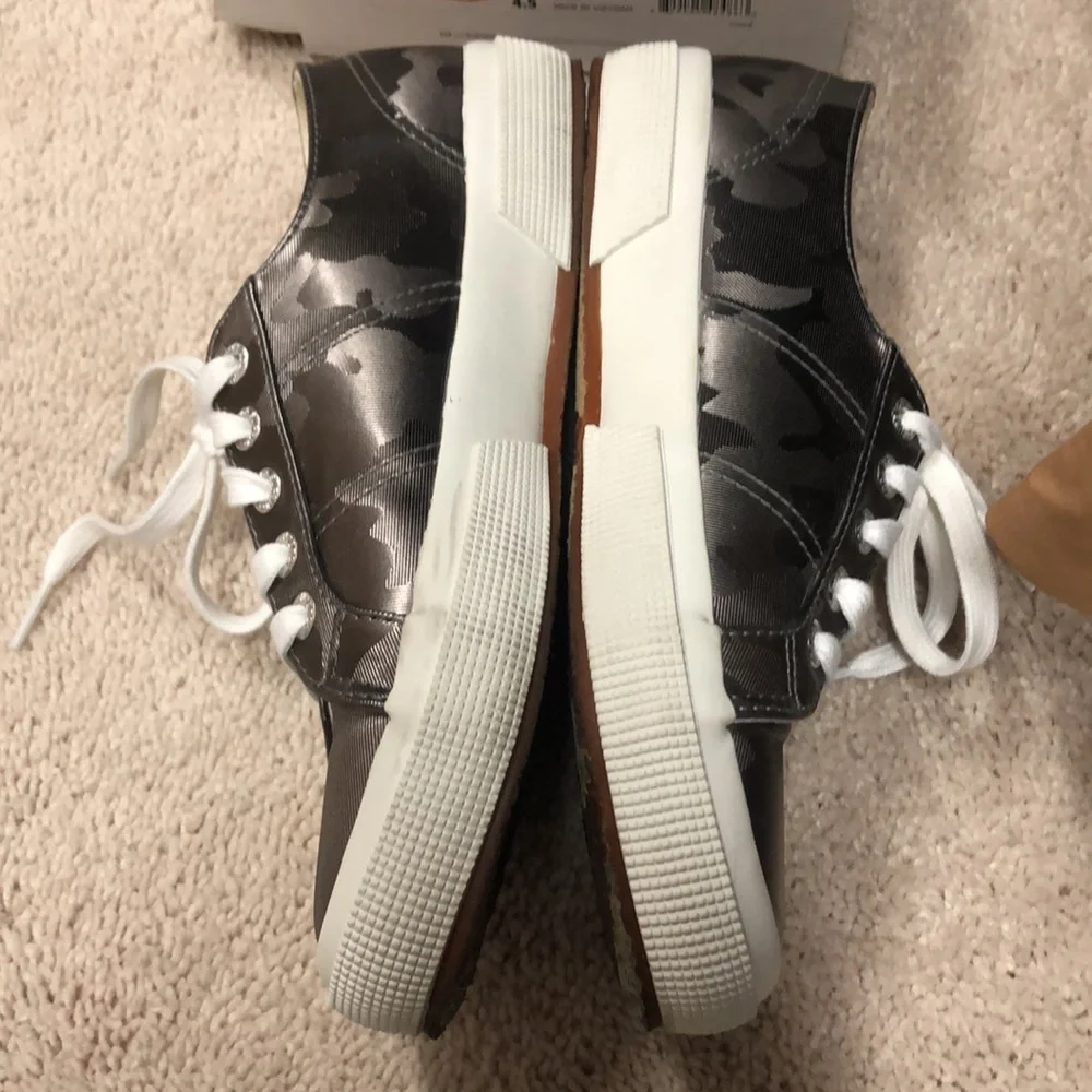 Superga 2750 Army Chrome Size 7